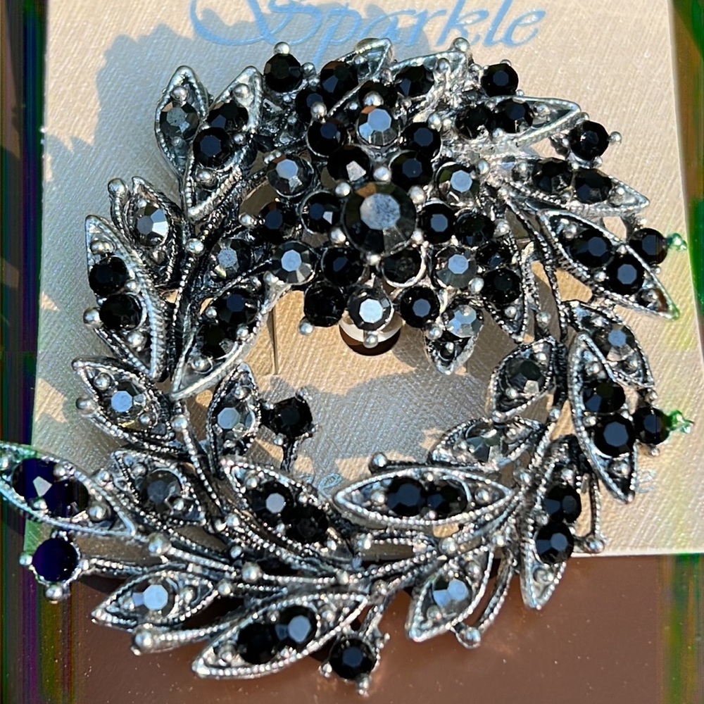 New Fabulous star struck quality black and gray crystal Brooch. Just gorgeous